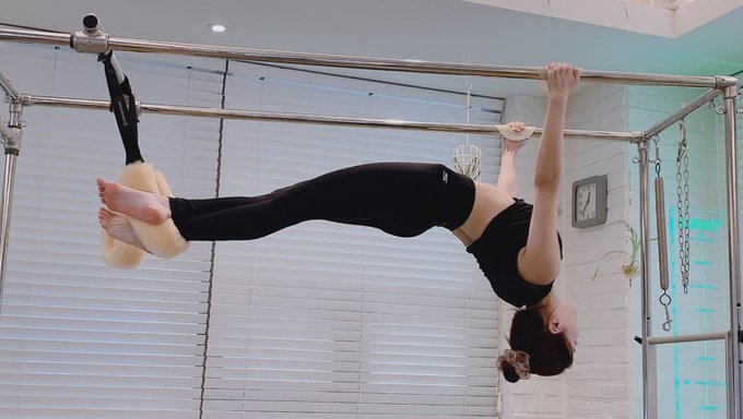 Eun Bi hăng say tập Pilates