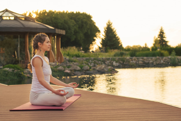 Khám phá cách yoga giúp bạn kiểm soát stress 1